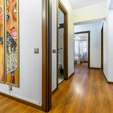 Pedestrian Old Town 3 Bedrooms By Orchid Garden Lejlighed Bukarest