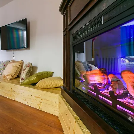 아파트 Pedestrian Old Town 3 Bedrooms By Orchid Garden 부쿠레슈티