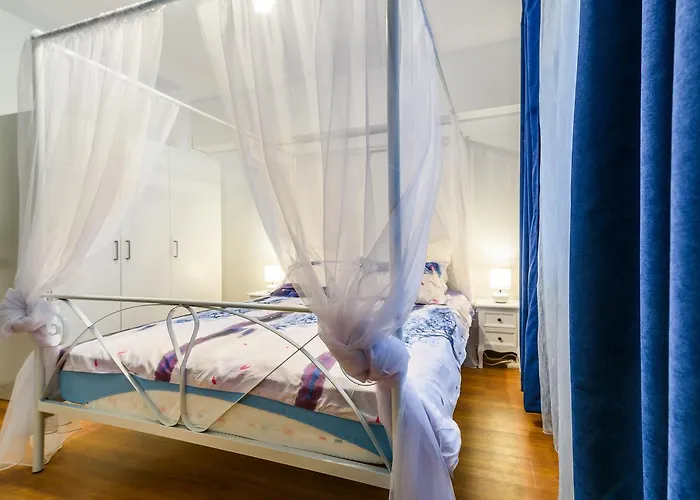 Apartment Pedestrian Old Town 3 Bedrooms By Orchid Garden