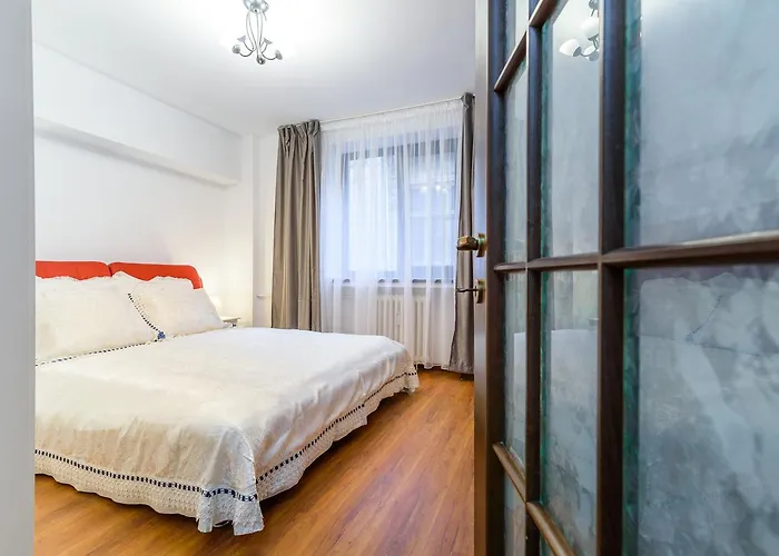 Pedestrian Old Town 3 Bedrooms By Orchid Garden * Bukarest