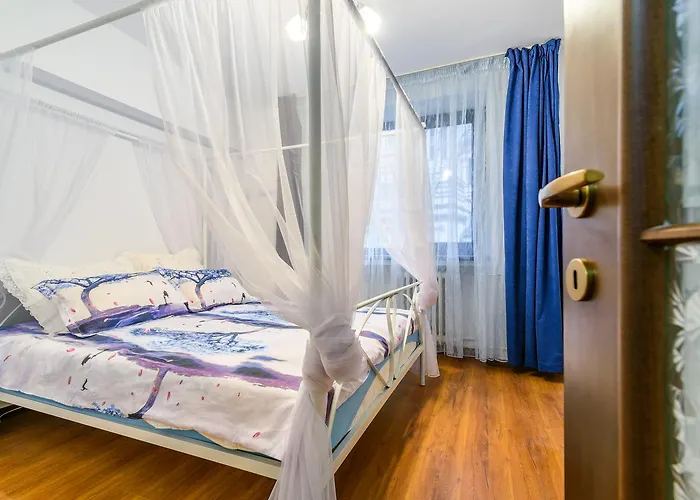 Pedestrian Old Town 3 Bedrooms By Orchid Garden Apartman Bukarest