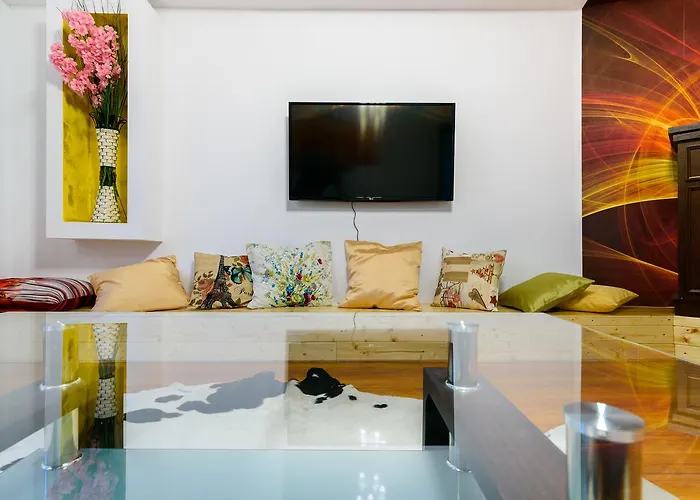 Pedestrian Old Town 3 Bedrooms By Orchid Garden Bukarest