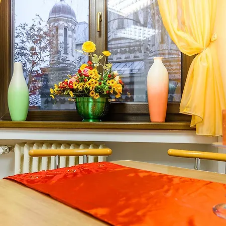 Pedestrian Old Town 3 Bedrooms By Orchid Garden * Boekarest