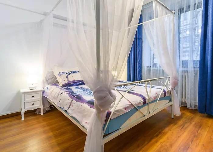 Pedestrian Old Town 3 Bedrooms By Orchid Garden Апартаменти Бухарест