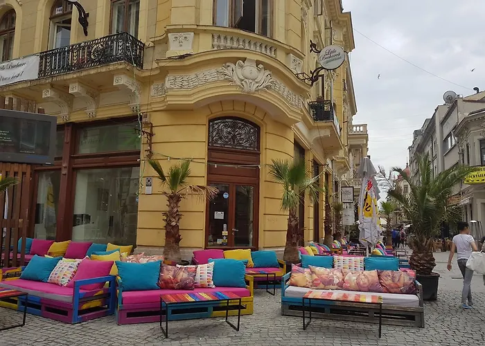 Апартаменти Pedestrian Old Town 3 Bedrooms By Orchid Garden